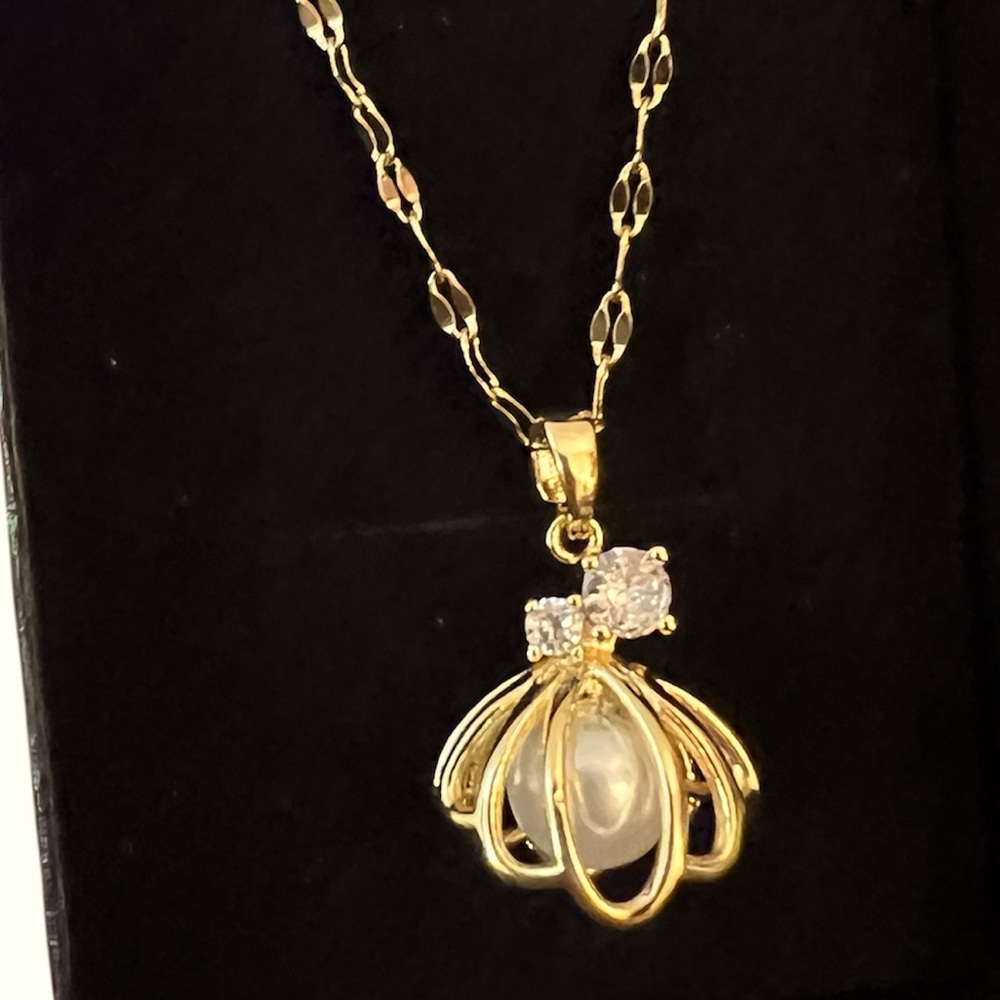 Elegant Gold over 925 Sterling silver and Pearle crystal Pendant Necklace NWT
